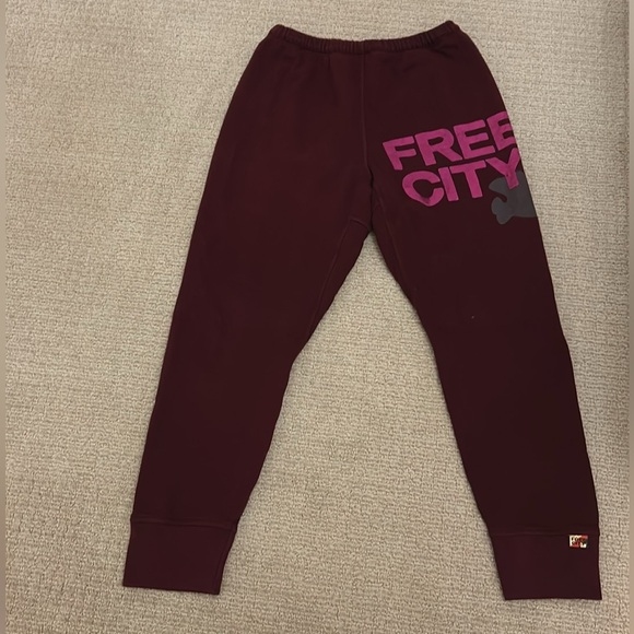 Freecity CROPPED sweatpants! - Picture 3 of 3